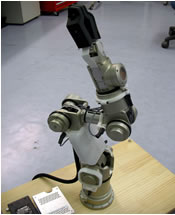 図６　ペレット姿勢修復用ロボットアーム試作機